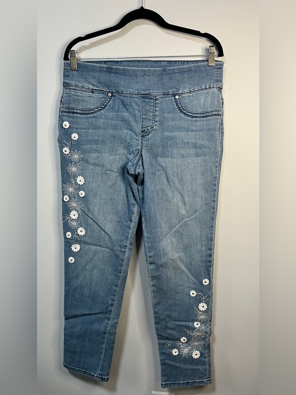 Embroidered Style & Co Woman's Blue Jeans Size M